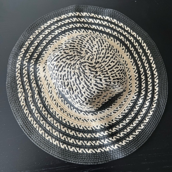 NWOT Beach Hat - Picture 2 of 4